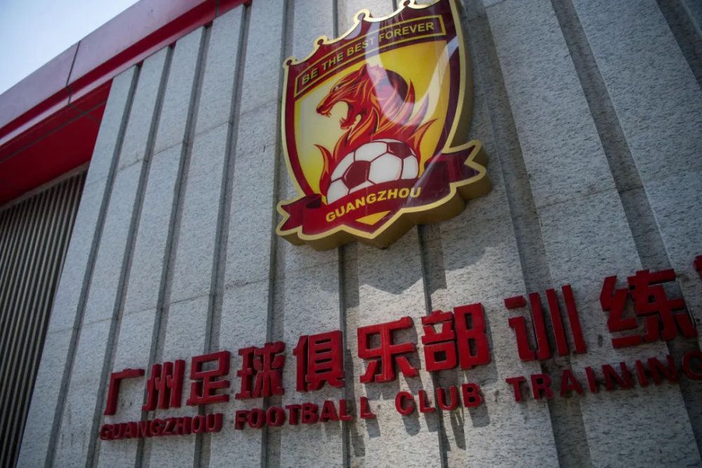 T-34坦克，是第二次世界年夜战前由苏联哈尔科夫共产国际工场设计师米哈伊尔·伊里奇·科什金设计的中型坦克。本片是两辆原型坦克从哈尔科夫，自走到莫斯科参审的传奇履历……